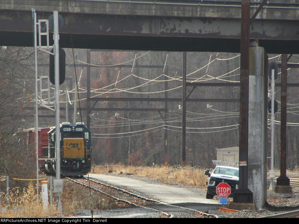 CSX 8833 on C746